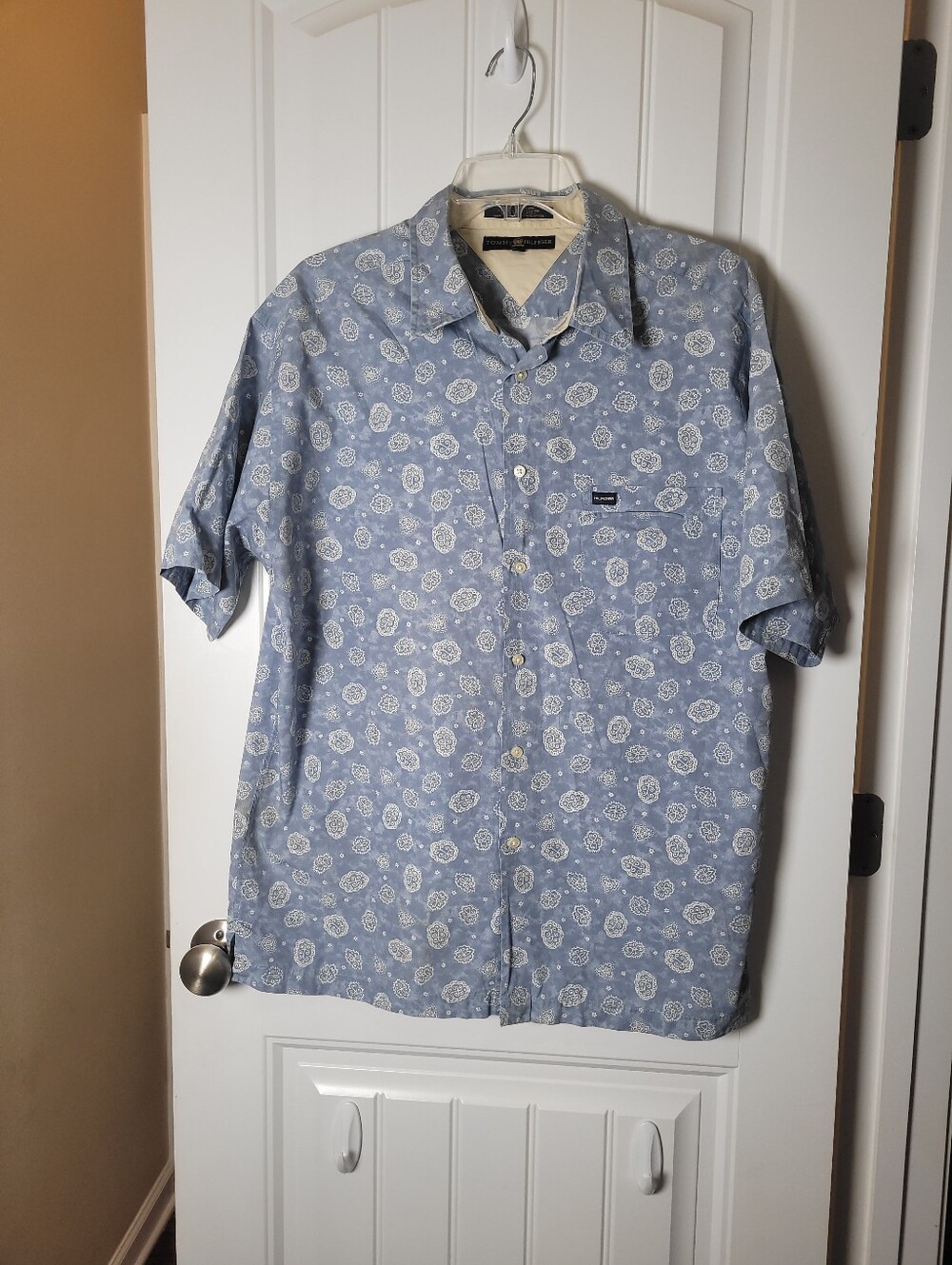 Tommy Hikfifer Y2K Light Blue Floral Short-Sleeve Button-Down Shirt